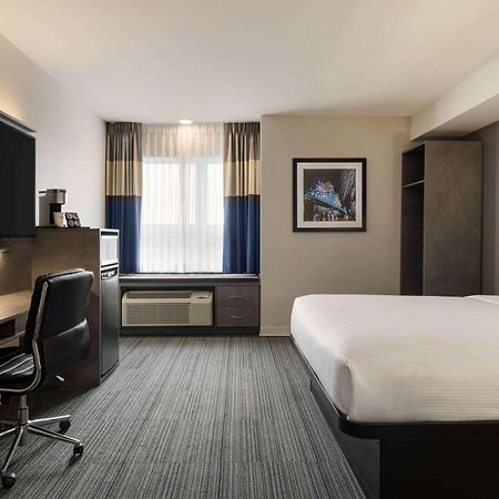 Microtel Inn & Suites By Wyndham Boisbriand Сент-Терез Екстер'єр фото