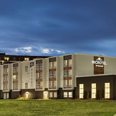 Microtel Inn & Suites By Wyndham Boisbriand Сент-Терез Екстер'єр фото