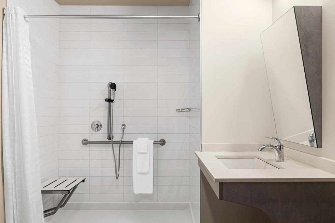Microtel Inn & Suites By Wyndham Boisbriand Сент-Терез Екстер'єр фото