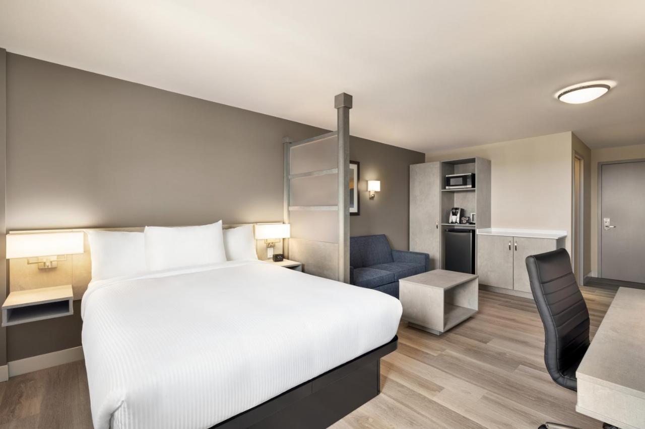 Microtel Inn & Suites By Wyndham Boisbriand Сент-Терез Екстер'єр фото