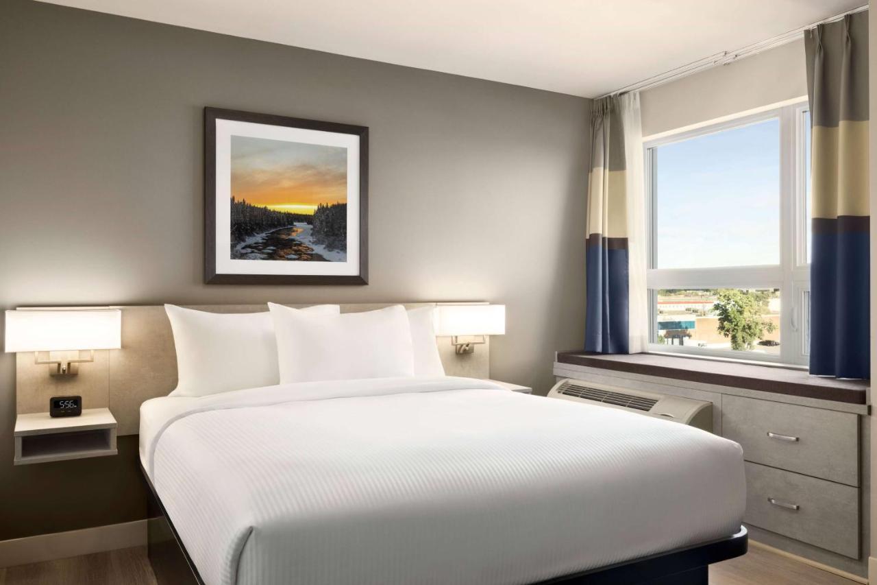 Microtel Inn & Suites By Wyndham Boisbriand Сент-Терез Екстер'єр фото