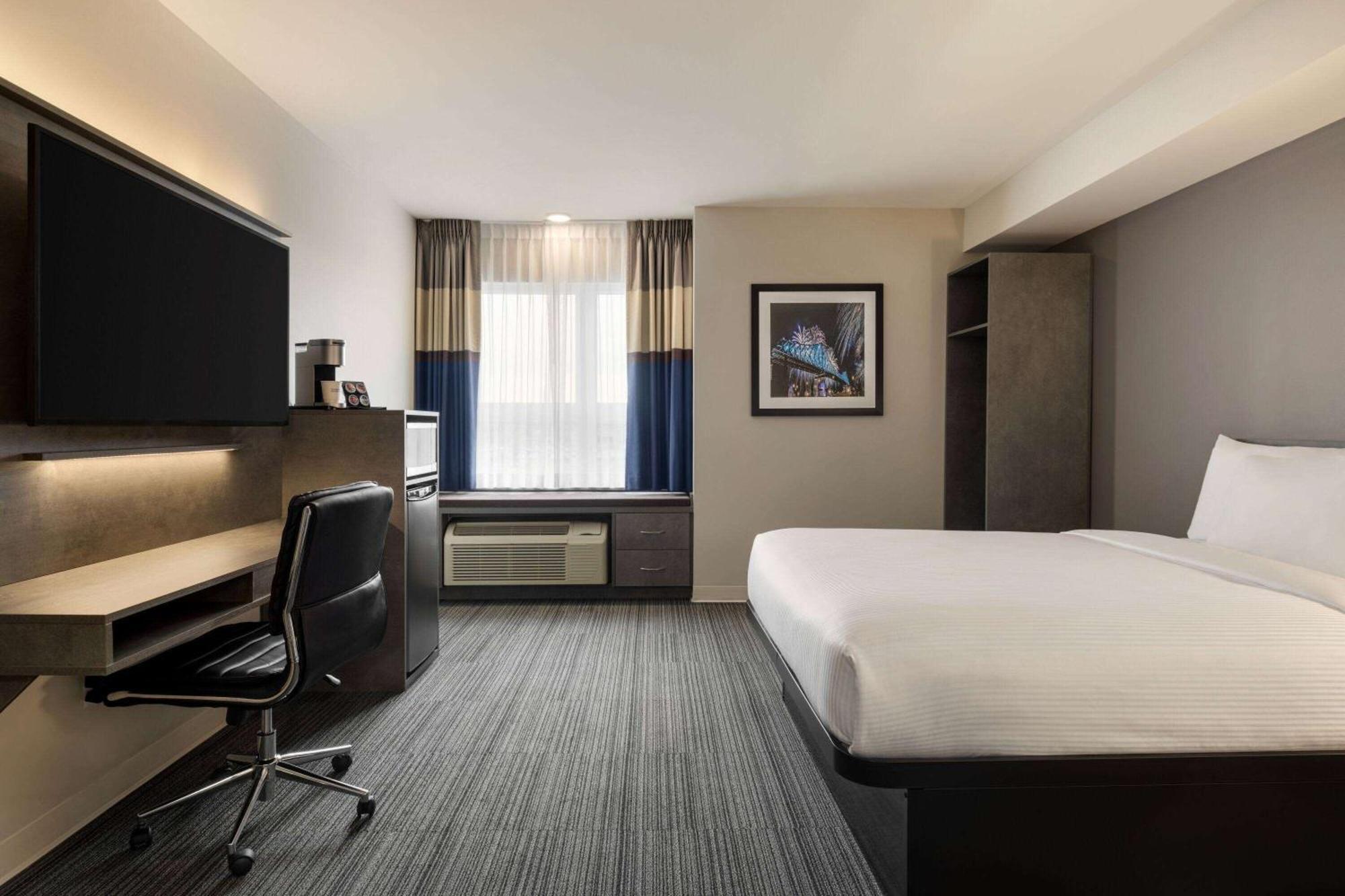 Microtel Inn & Suites By Wyndham Boisbriand Сент-Терез Екстер'єр фото