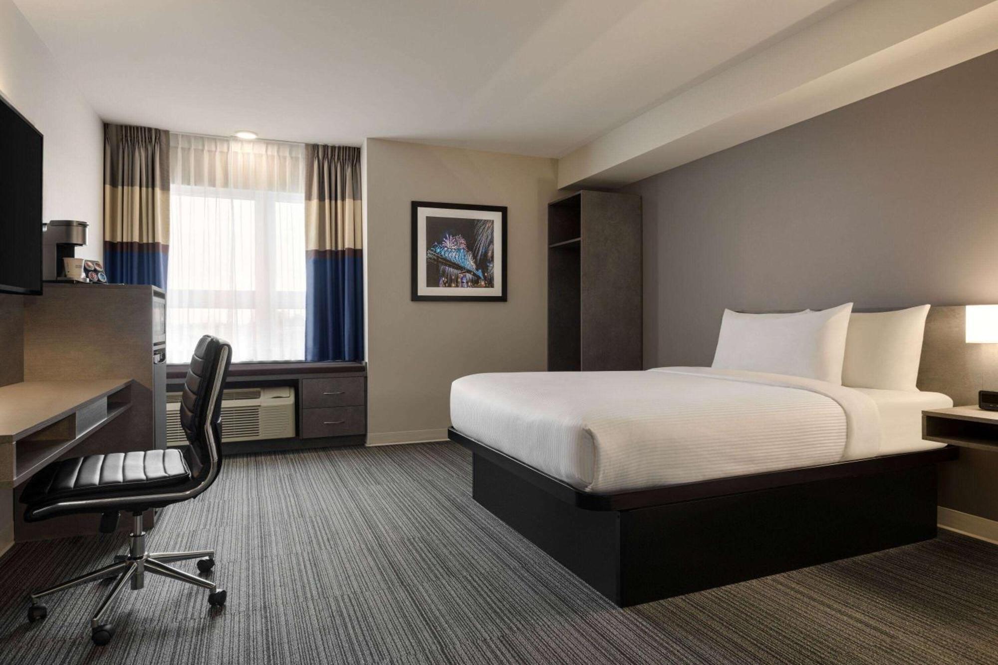 Microtel Inn & Suites By Wyndham Boisbriand Сент-Терез Екстер'єр фото