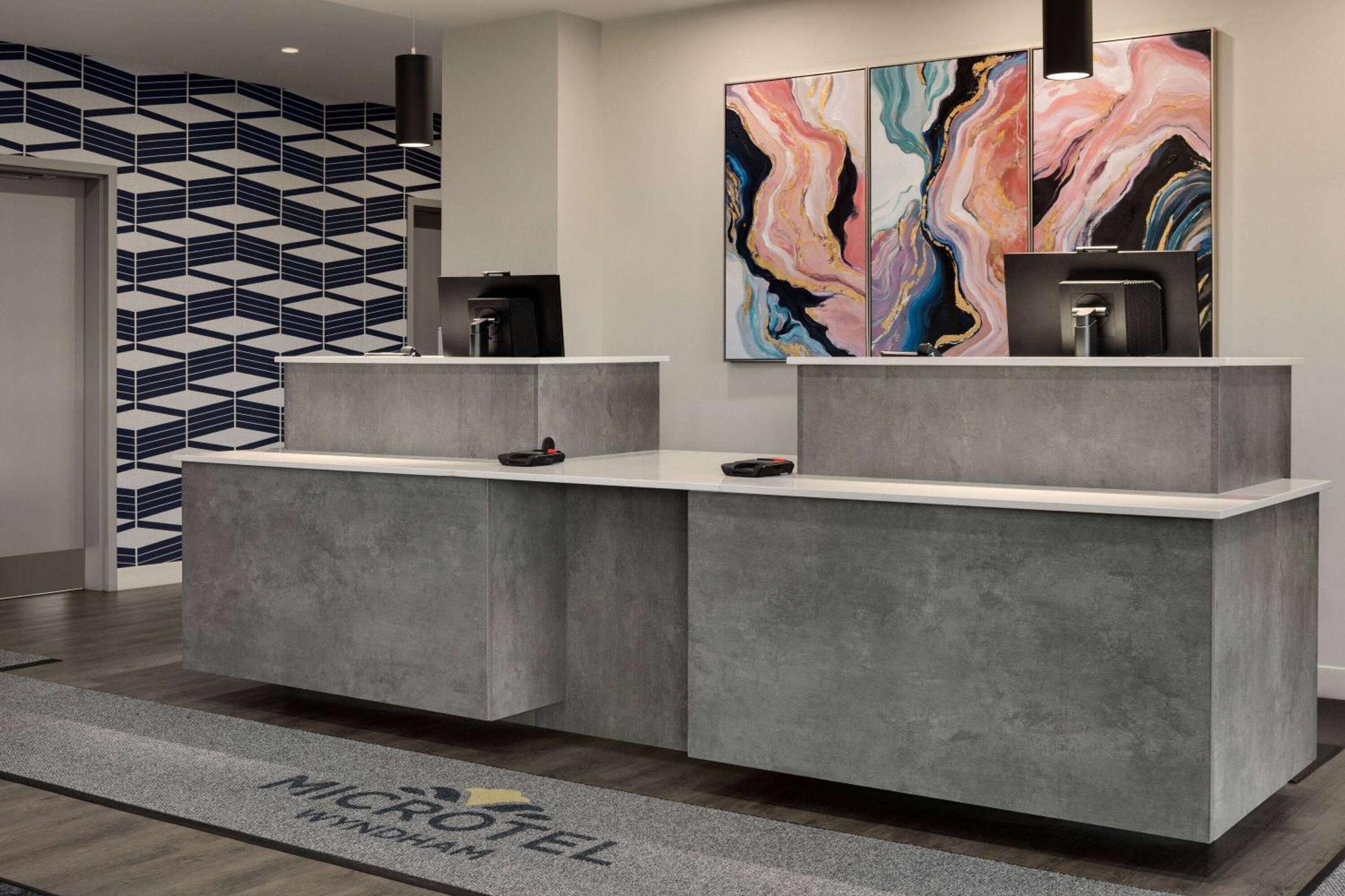 Microtel Inn & Suites By Wyndham Boisbriand Сент-Терез Екстер'єр фото