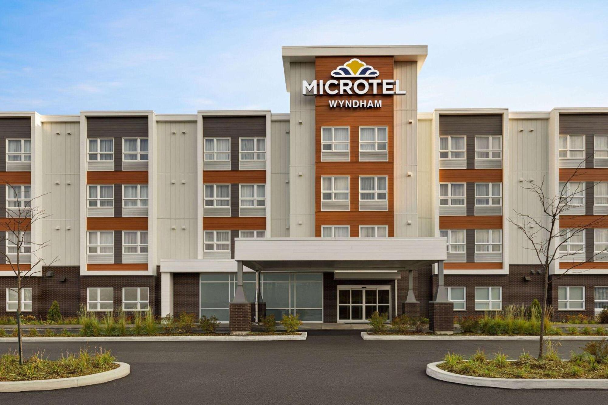 Microtel Inn & Suites By Wyndham Boisbriand Сент-Терез Екстер'єр фото