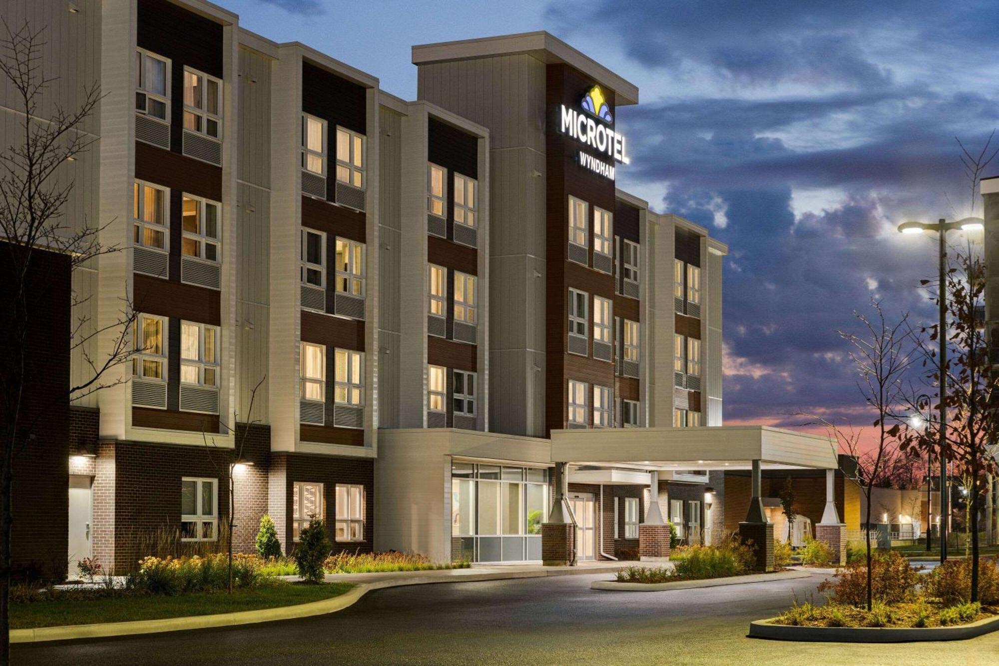 Microtel Inn & Suites By Wyndham Boisbriand Сент-Терез Екстер'єр фото