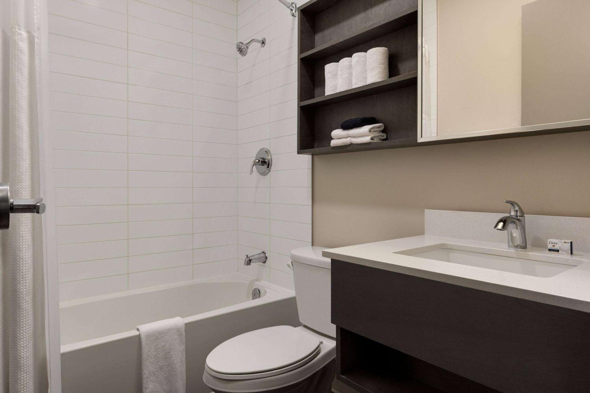 Microtel Inn & Suites By Wyndham Boisbriand Сент-Терез Екстер'єр фото