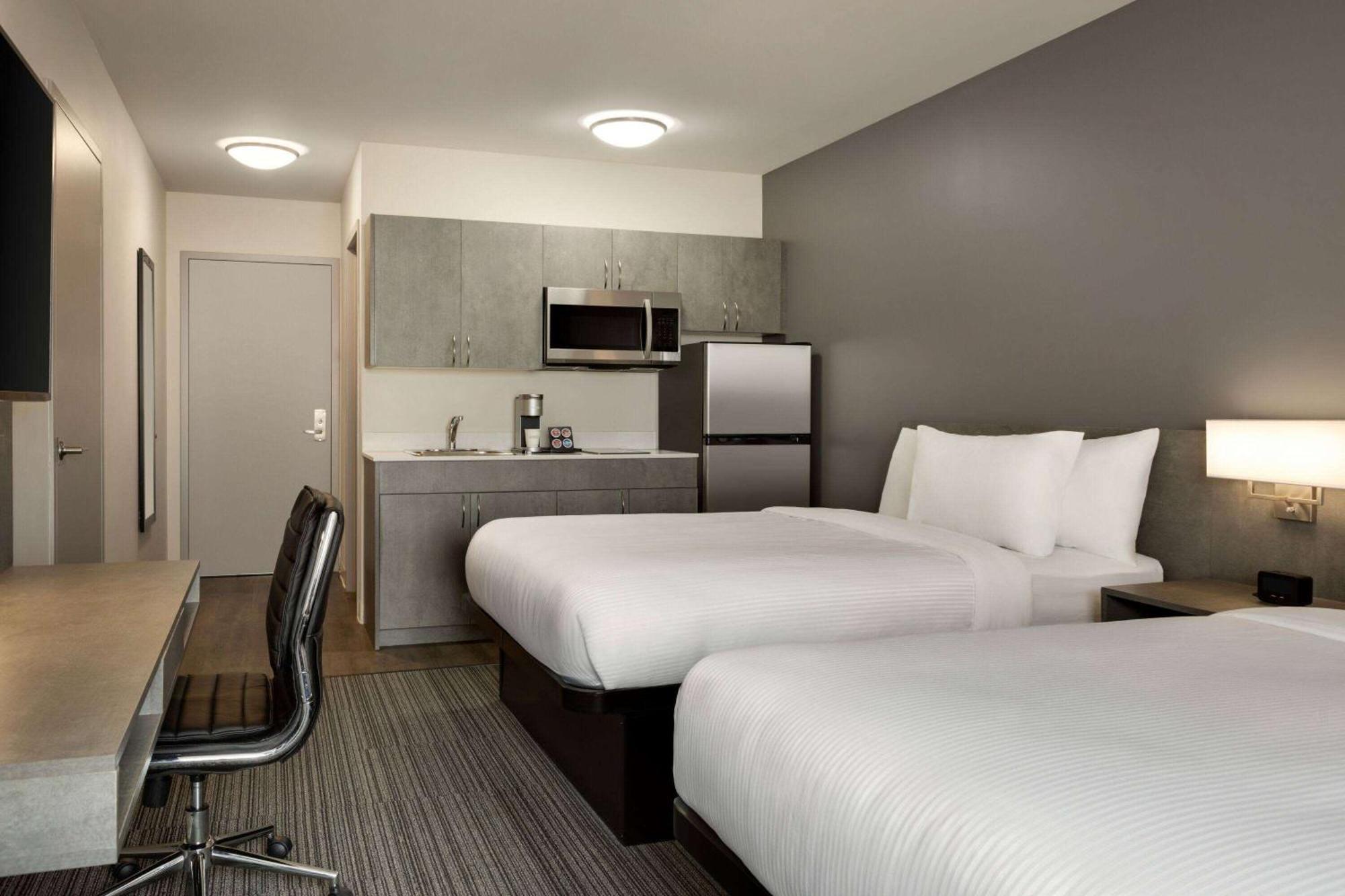 Microtel Inn & Suites By Wyndham Boisbriand Сент-Терез Екстер'єр фото