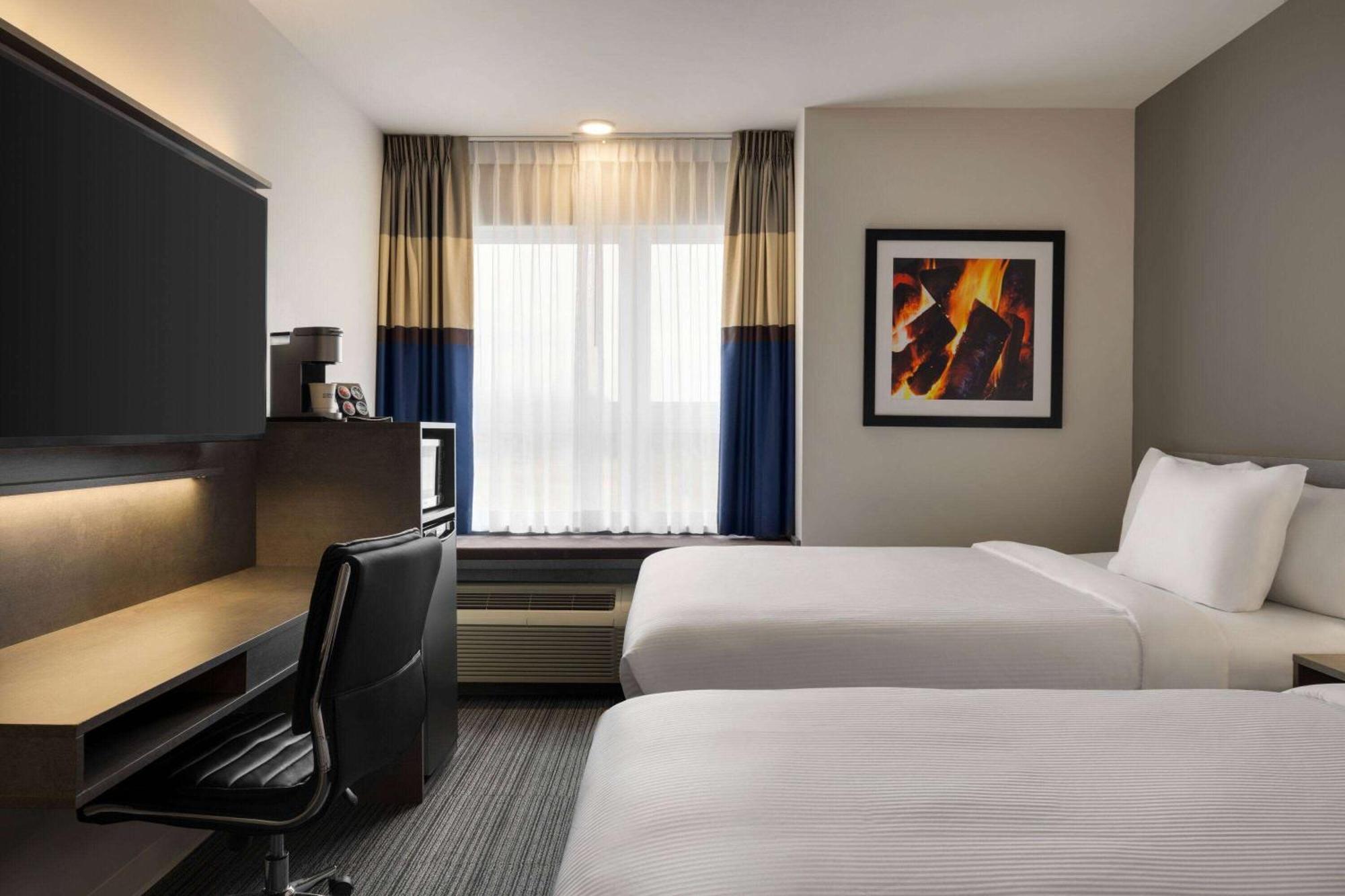 Microtel Inn & Suites By Wyndham Boisbriand Сент-Терез Екстер'єр фото