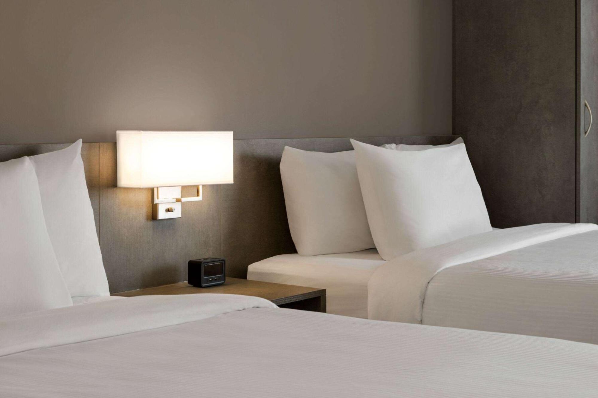Microtel Inn & Suites By Wyndham Boisbriand Сент-Терез Екстер'єр фото