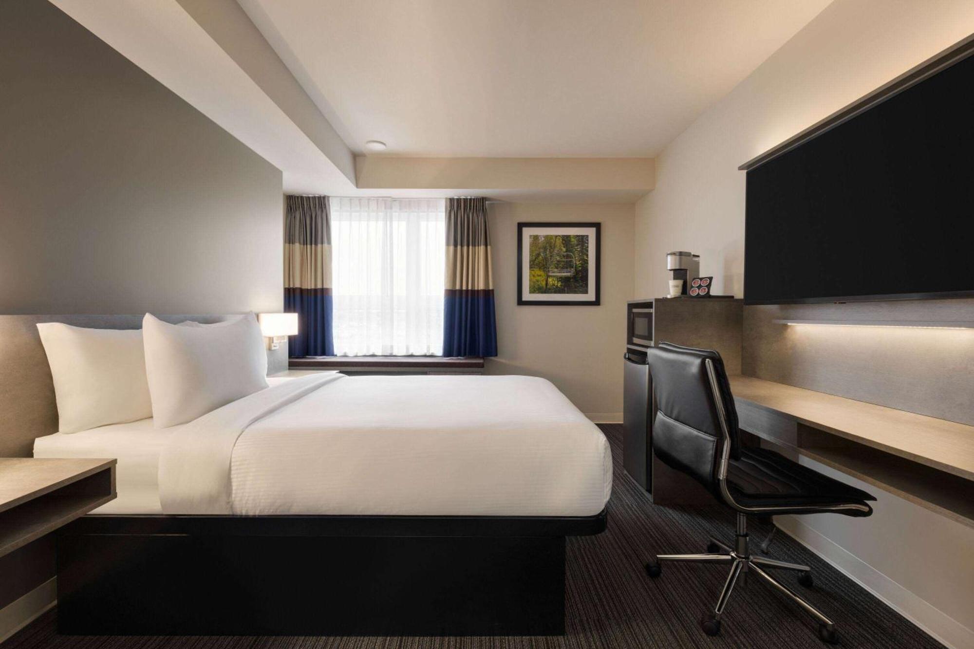 Microtel Inn & Suites By Wyndham Boisbriand Сент-Терез Екстер'єр фото
