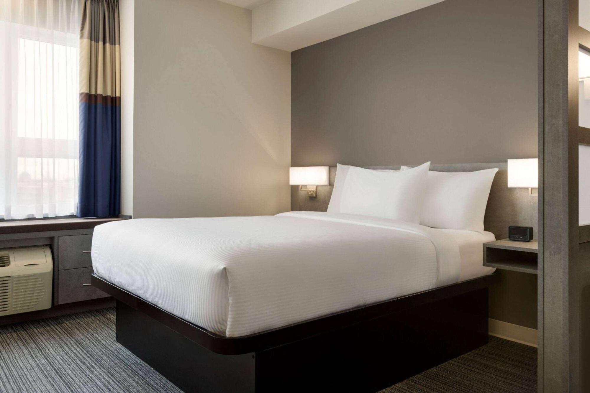 Microtel Inn & Suites By Wyndham Boisbriand Сент-Терез Екстер'єр фото