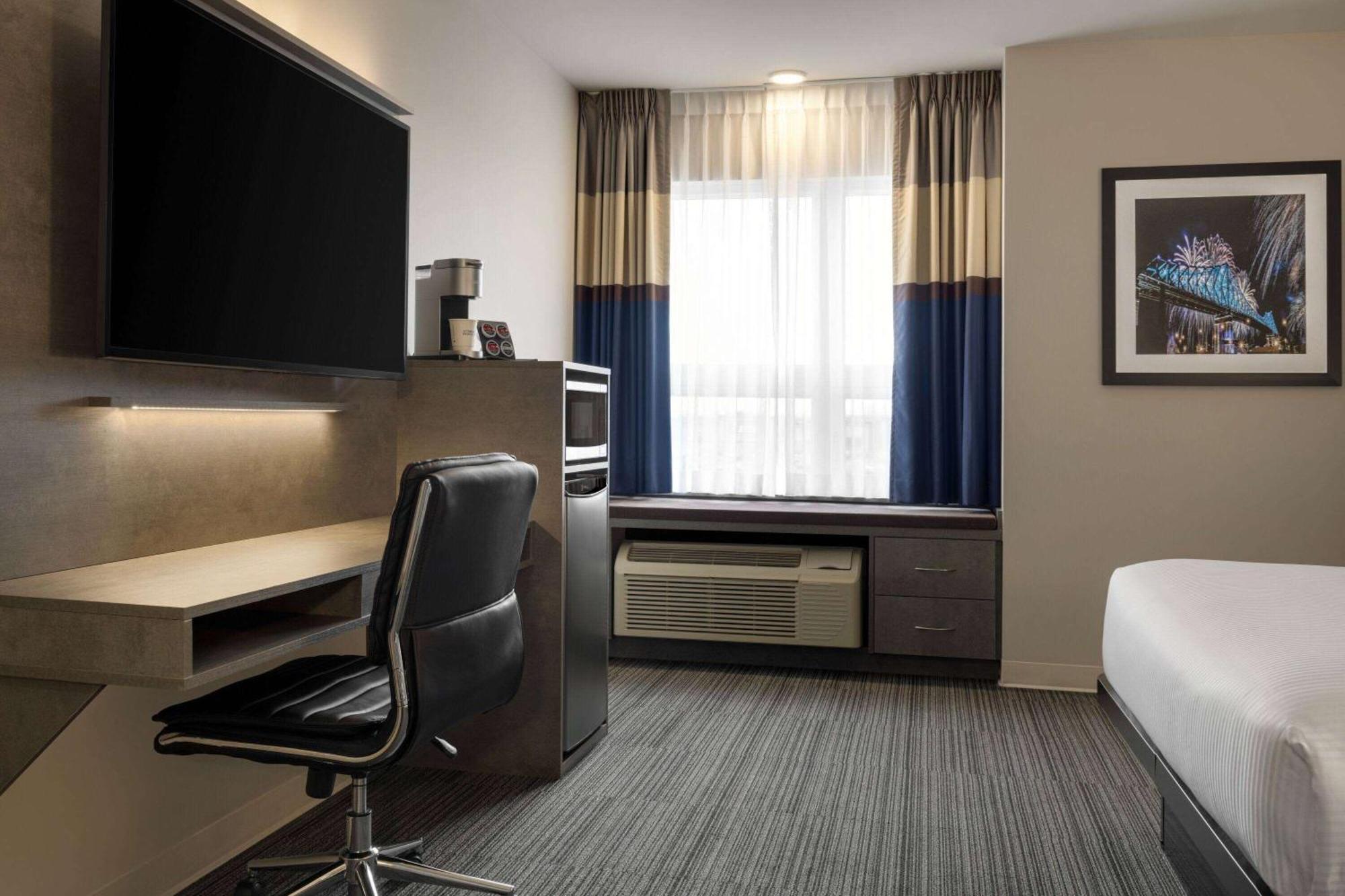 Microtel Inn & Suites By Wyndham Boisbriand Сент-Терез Екстер'єр фото